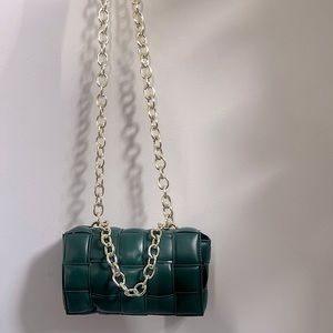 Woven bag with chain